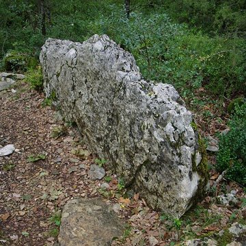 Groupe de trois dolmens