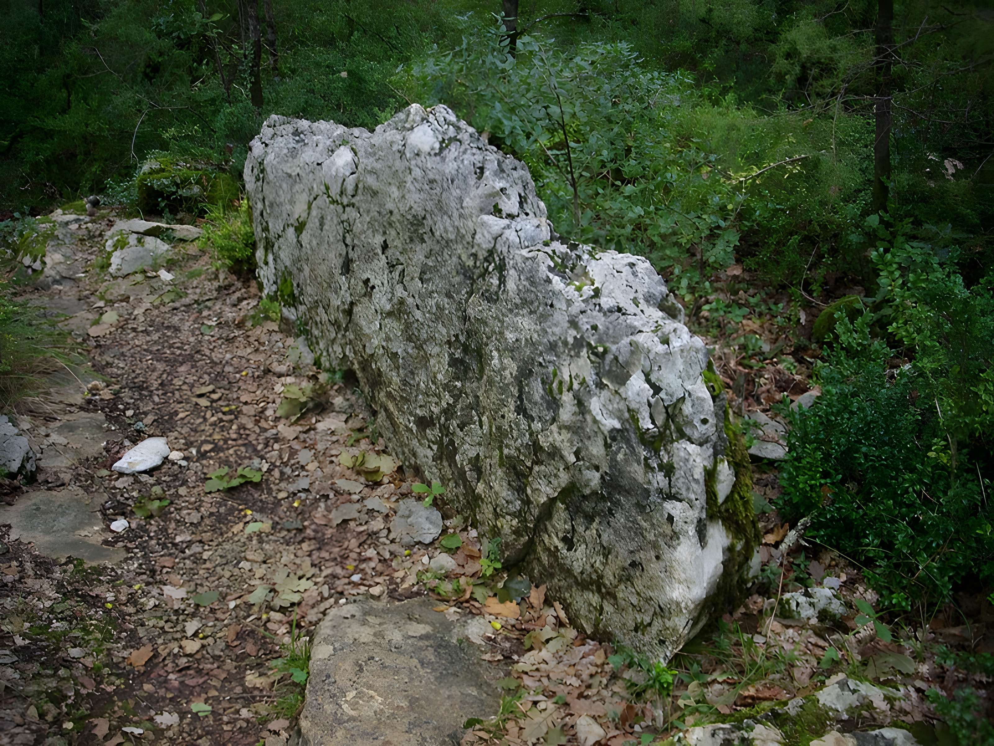 Groupe de trois dolmens