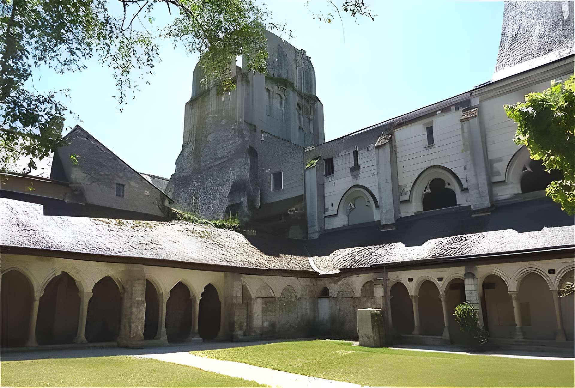 Abbaye de Cormery Cloître
