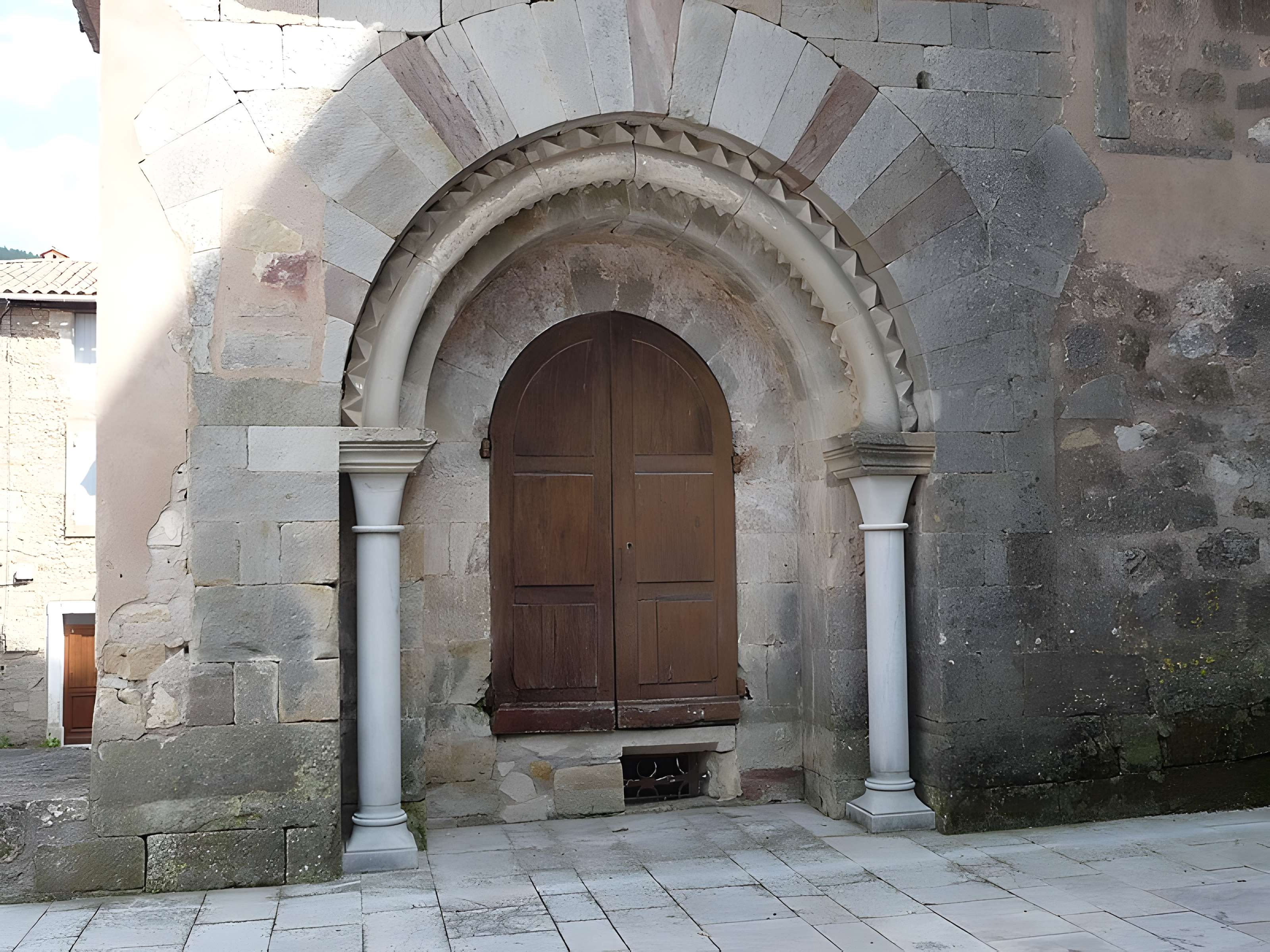 Ancienne abbaye Saint-Pierre de Lunas