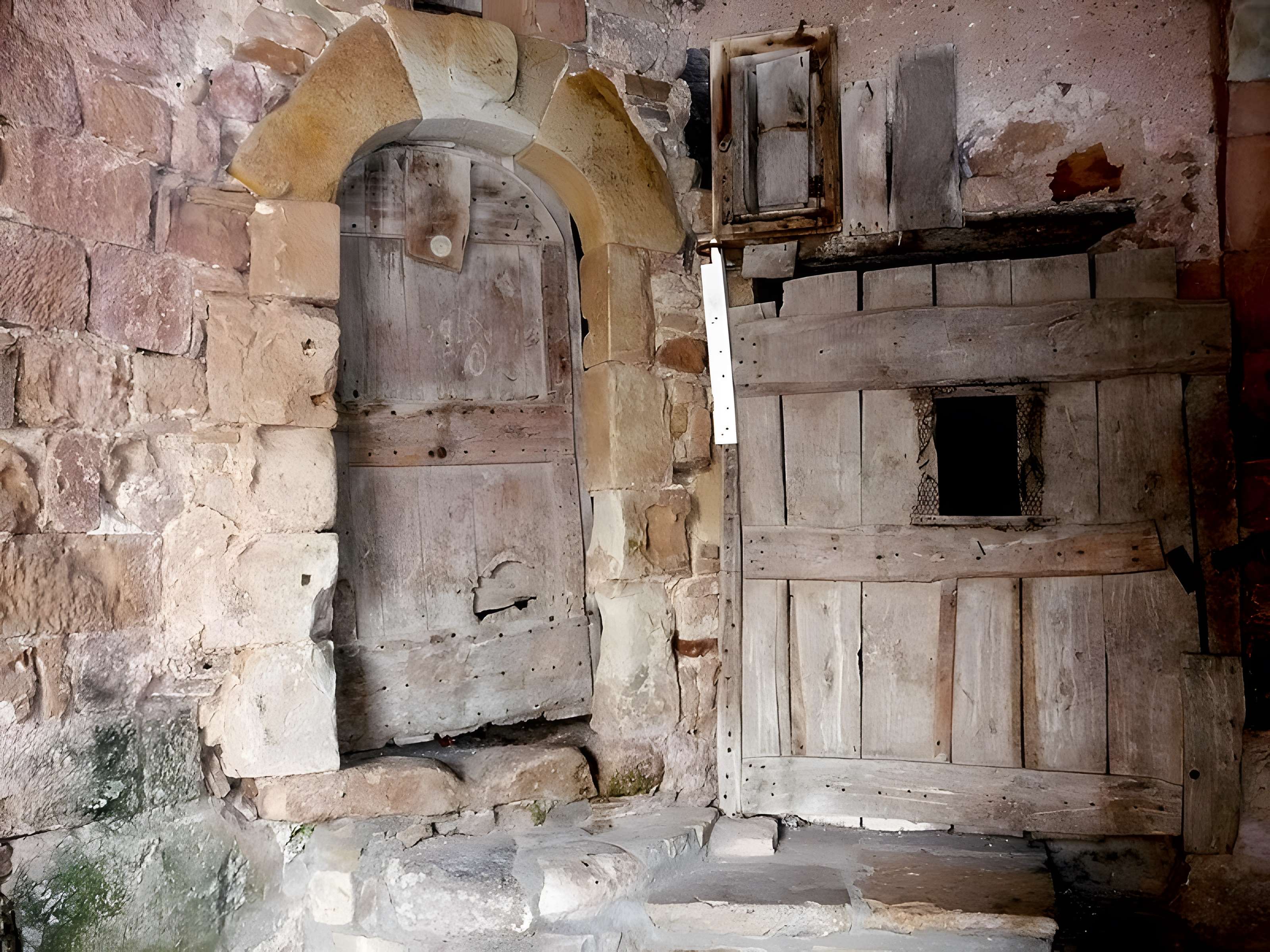 Ancienne abbaye Saint-Pierre de Lunas