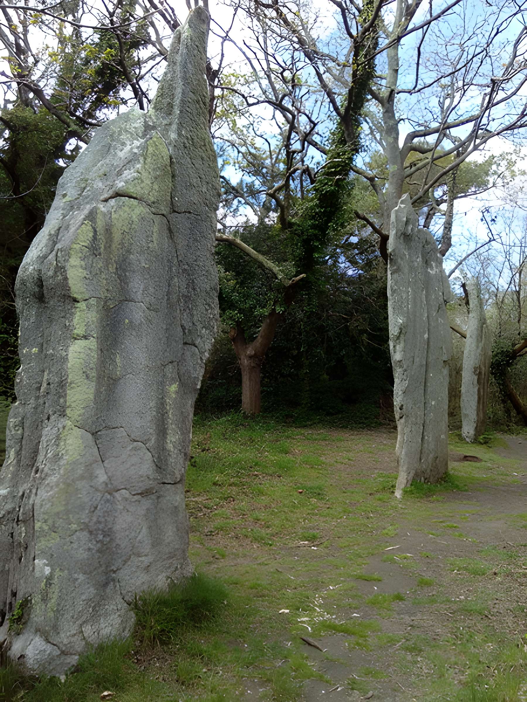 Trois menhirs de Kerfland et bande de terrain autour