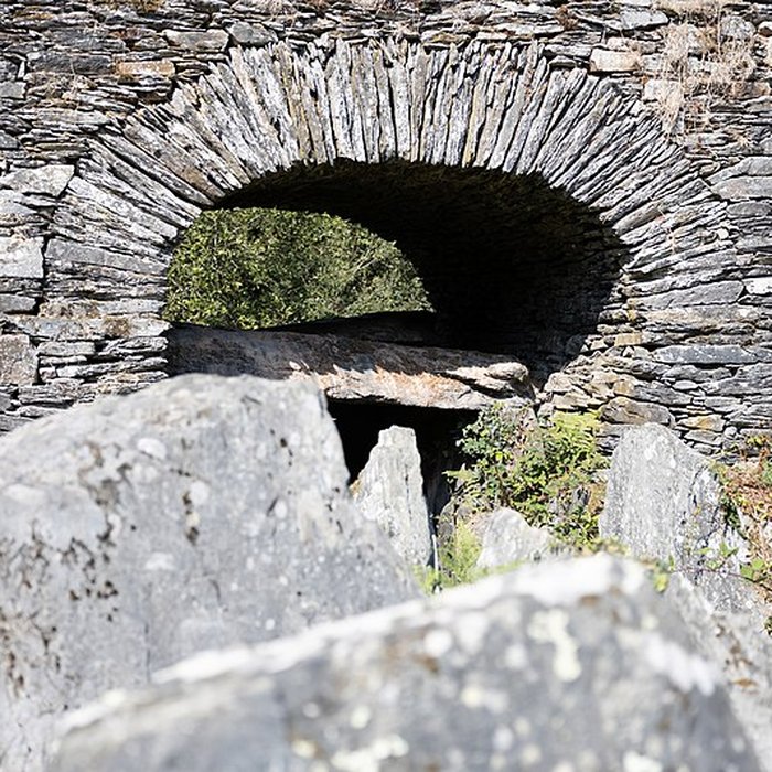 Photo de Allée couverte de Coët Correc à Mûr-de-Bretagne