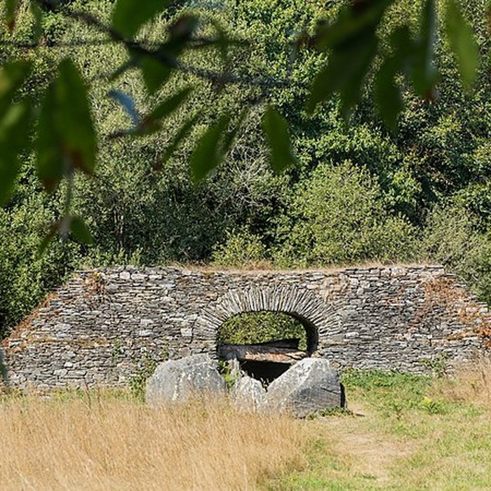 Photo de Allée couverte de Coët Correc à Mûr-de-Bretagne