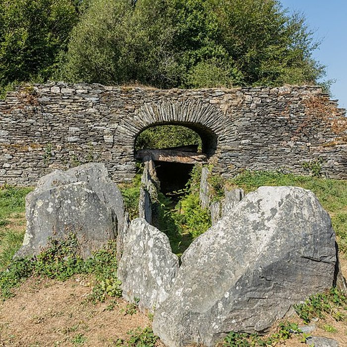 Photo de Allée couverte de Coët Correc à Mûr-de-Bretagne