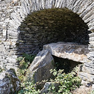 Allée couverte de Coët Correc à Mûr-de-Bretagne