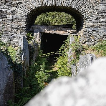 Allée couverte de Coët Correc à Mûr-de-Bretagne