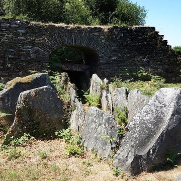 Allée couverte de Coët Correc à Mûr-de-Bretagne