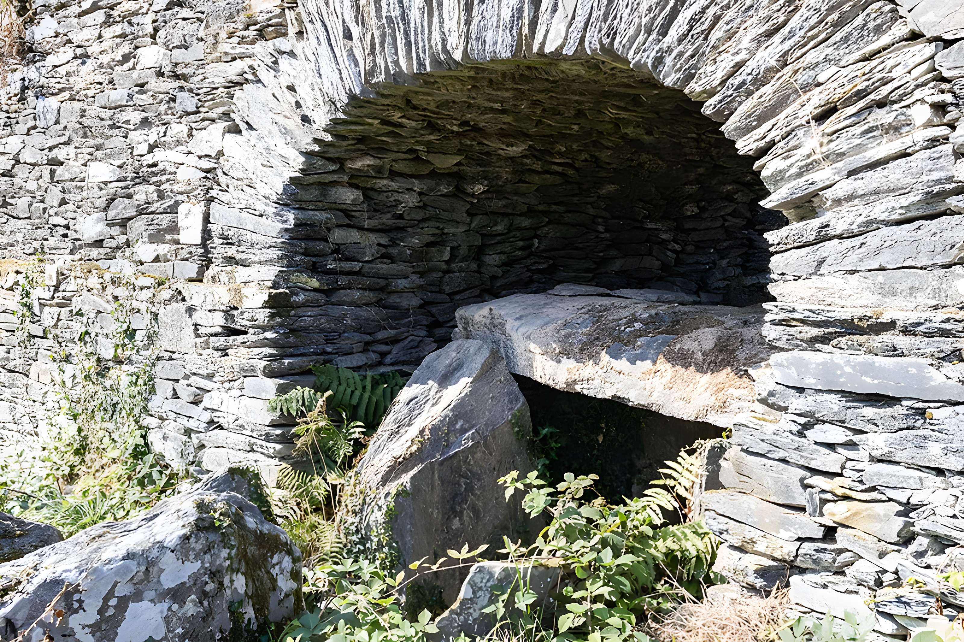 Allée couverte de Coët Correc à Mûr-de-Bretagne
