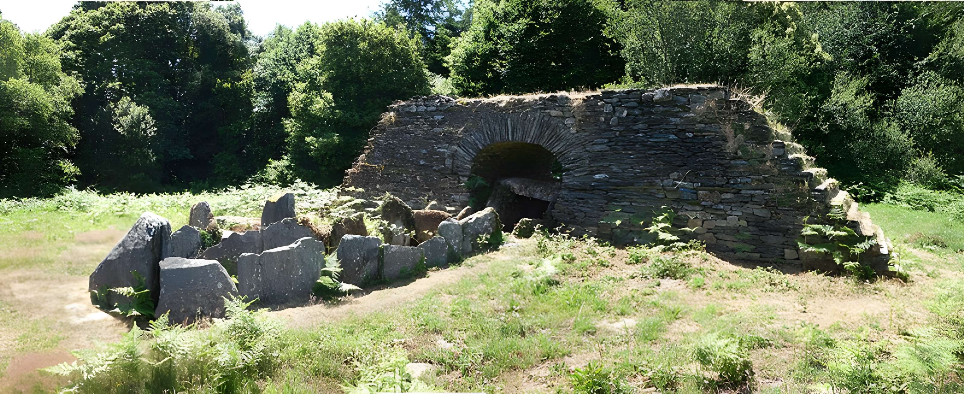 Allée couverte de Coët Correc à Mûr-de-Bretagne