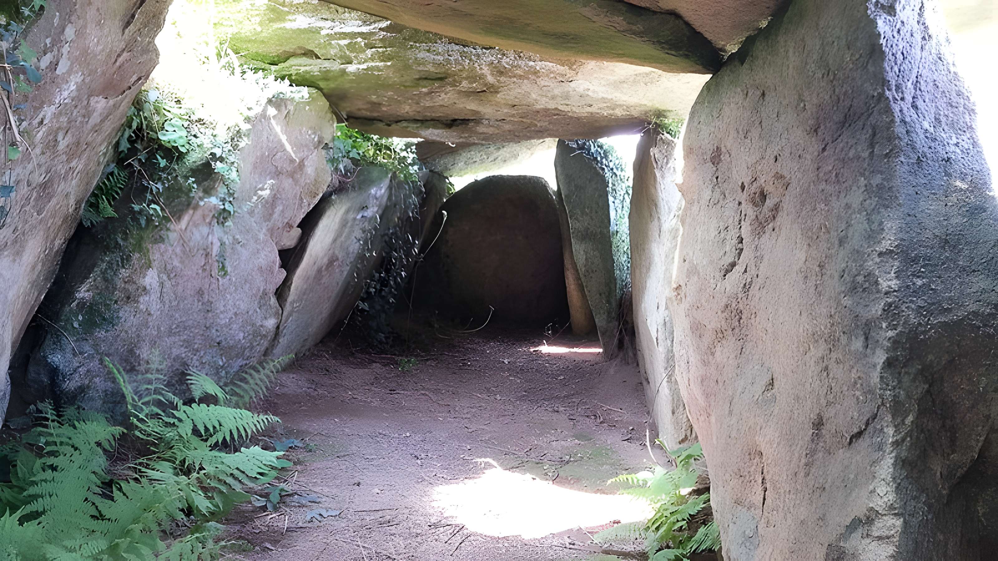 Allée couverte de Kerbalannec à Beuzec-Cap-Sizun