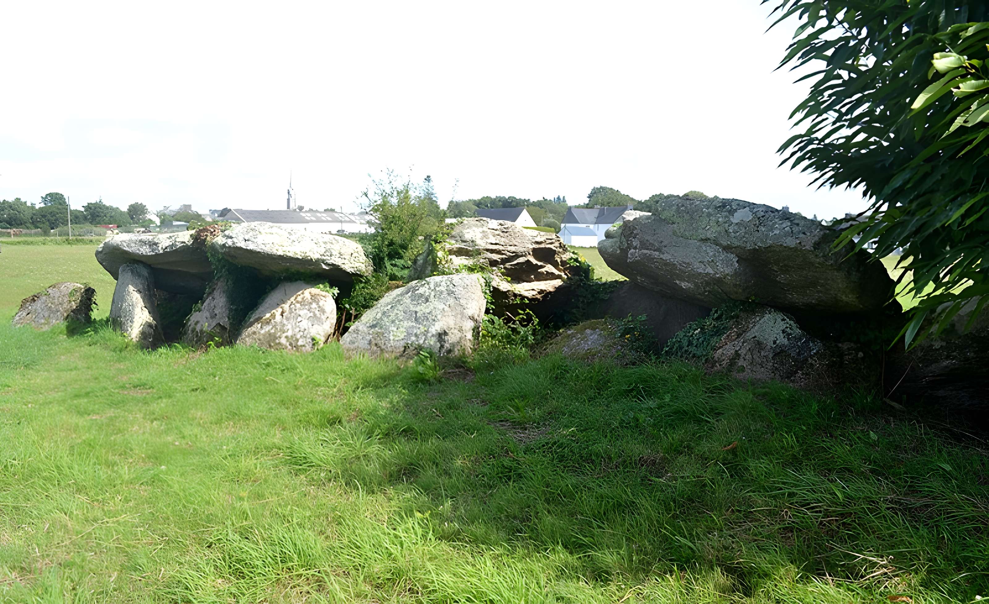 Allée couverte de Kergoustance à Moëlan-sur-Mer