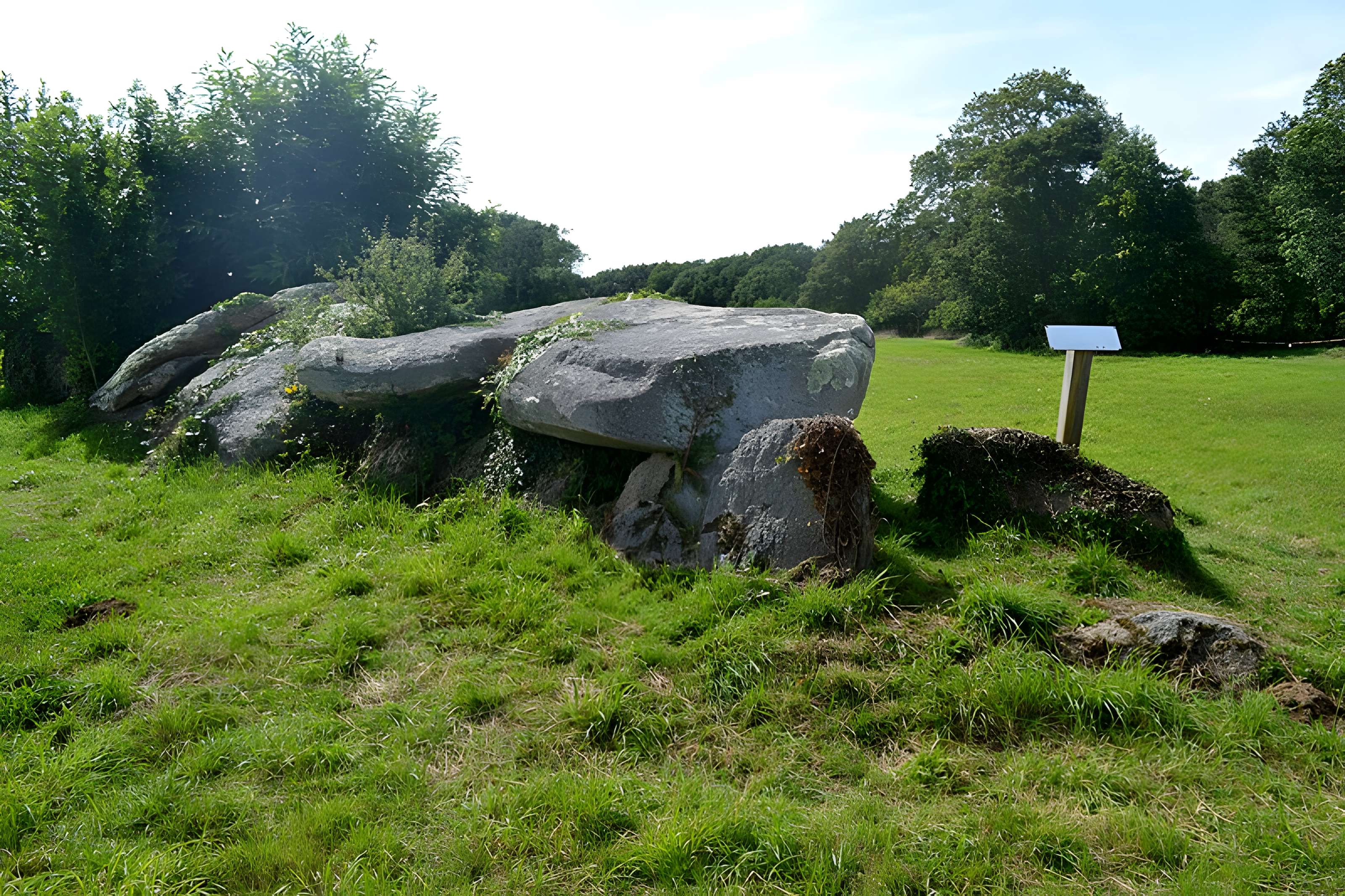 Allée couverte de Kergoustance à Moëlan-sur-Mer