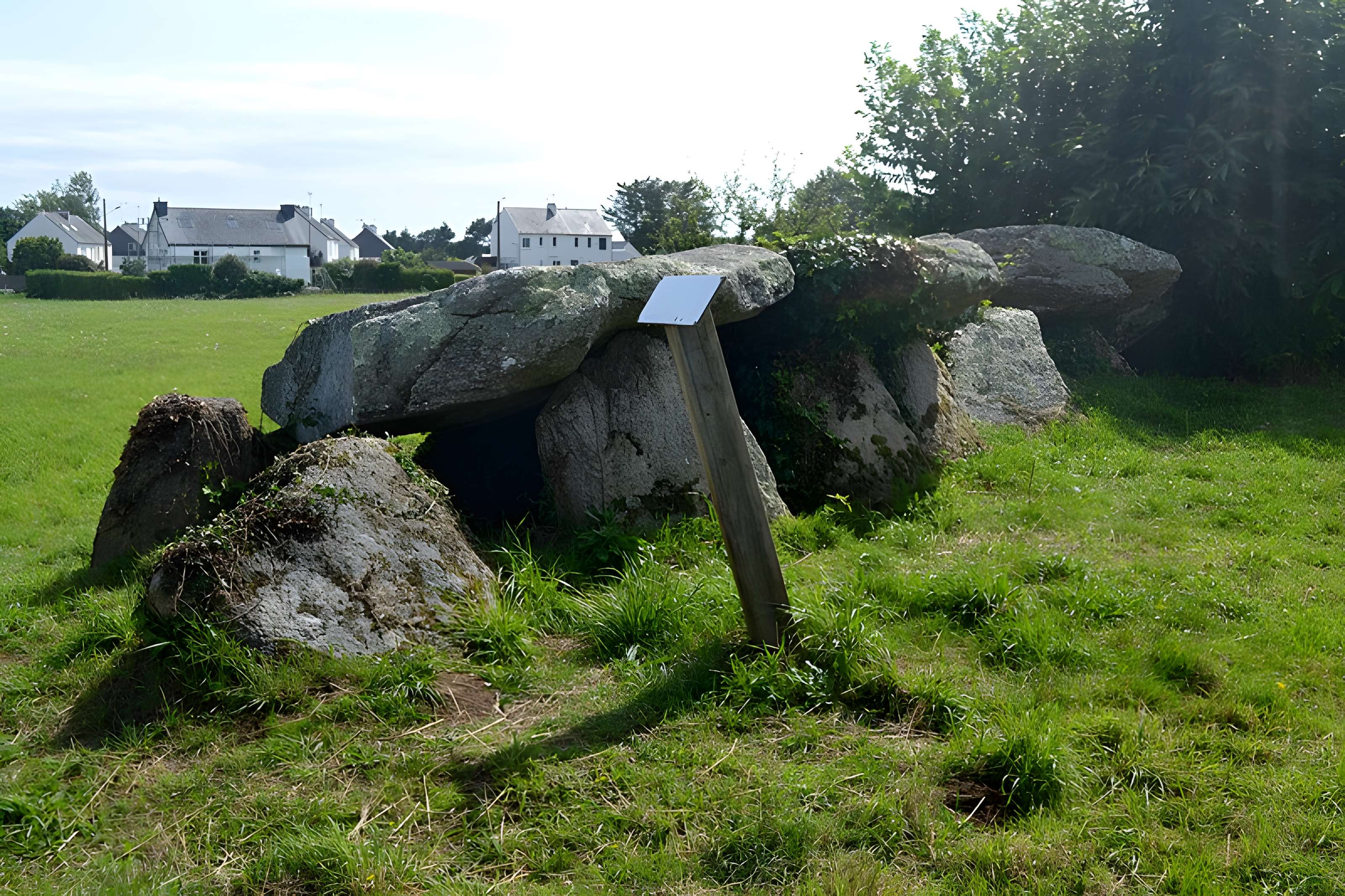 Allée couverte de Kergoustance à Moëlan-sur-Mer