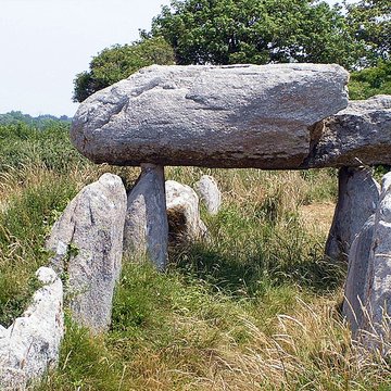Allée couverte de Kerugon à Plomeur