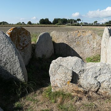 Allée couverte de Kerugon à Plomeur