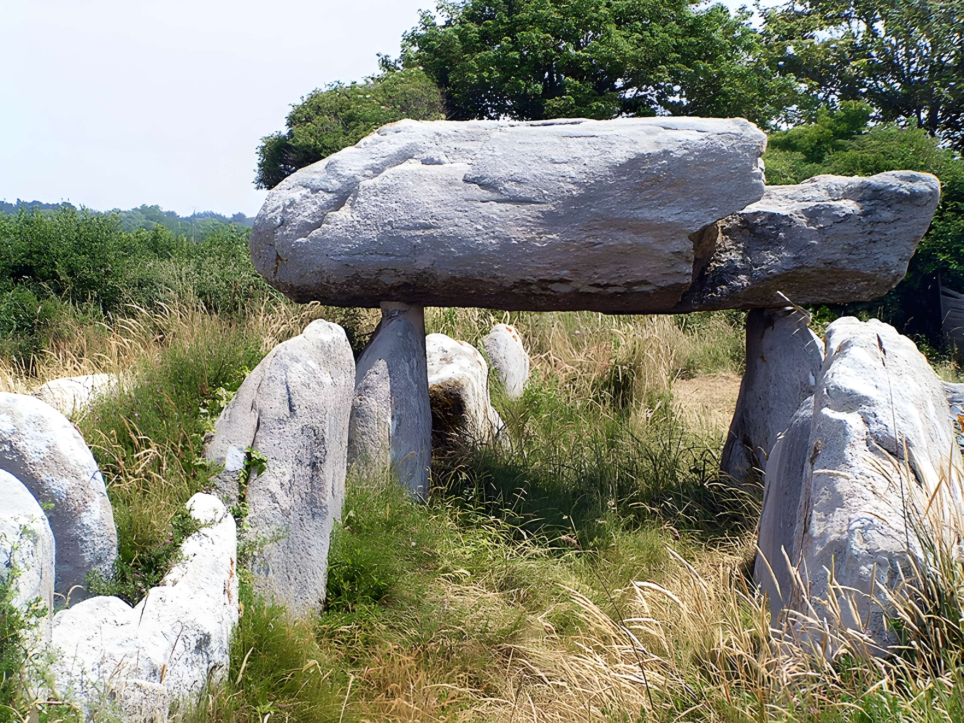 Allée couverte de Kerugon à Plomeur