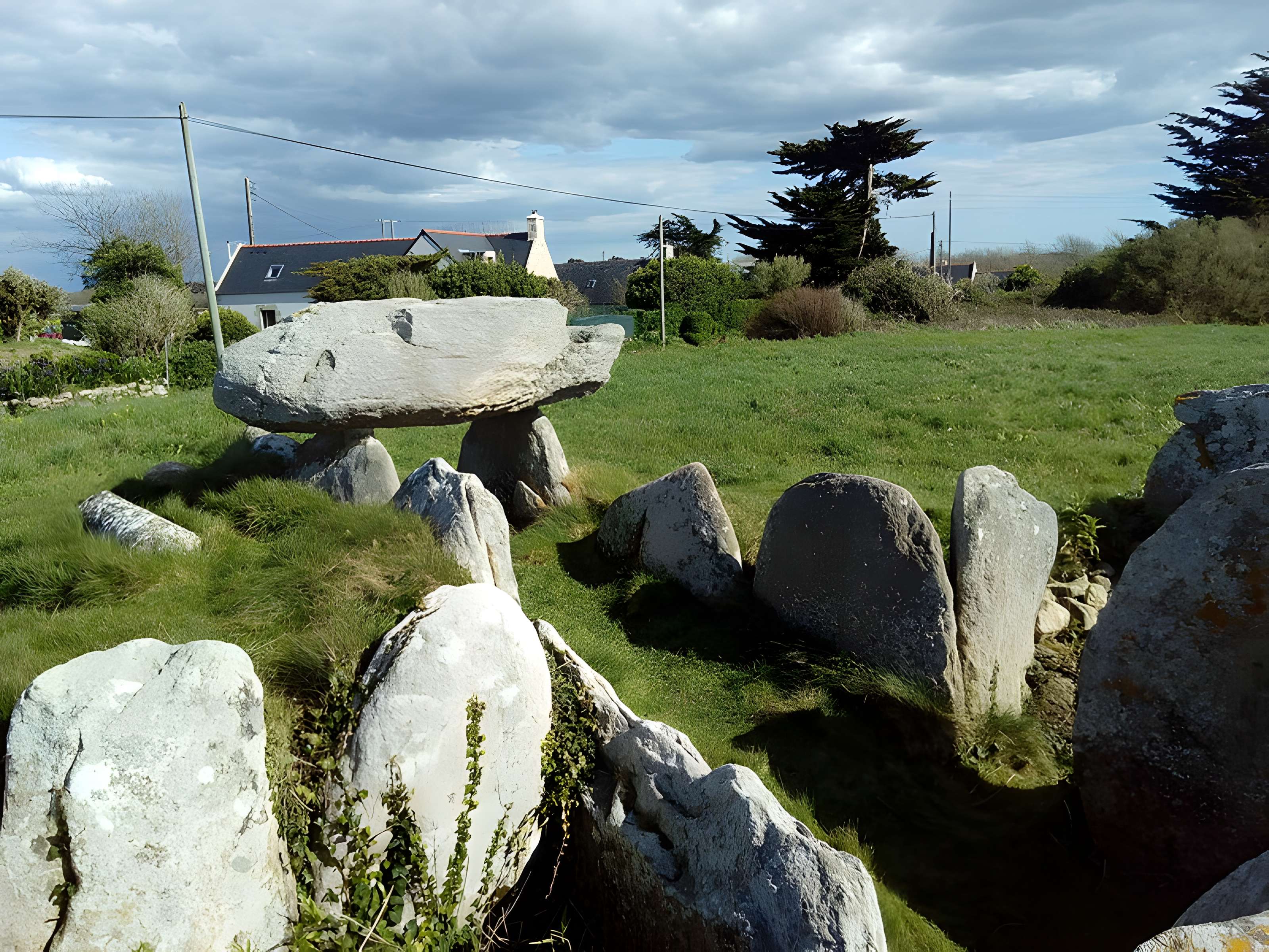 Allée couverte de Kerugon à Plomeur