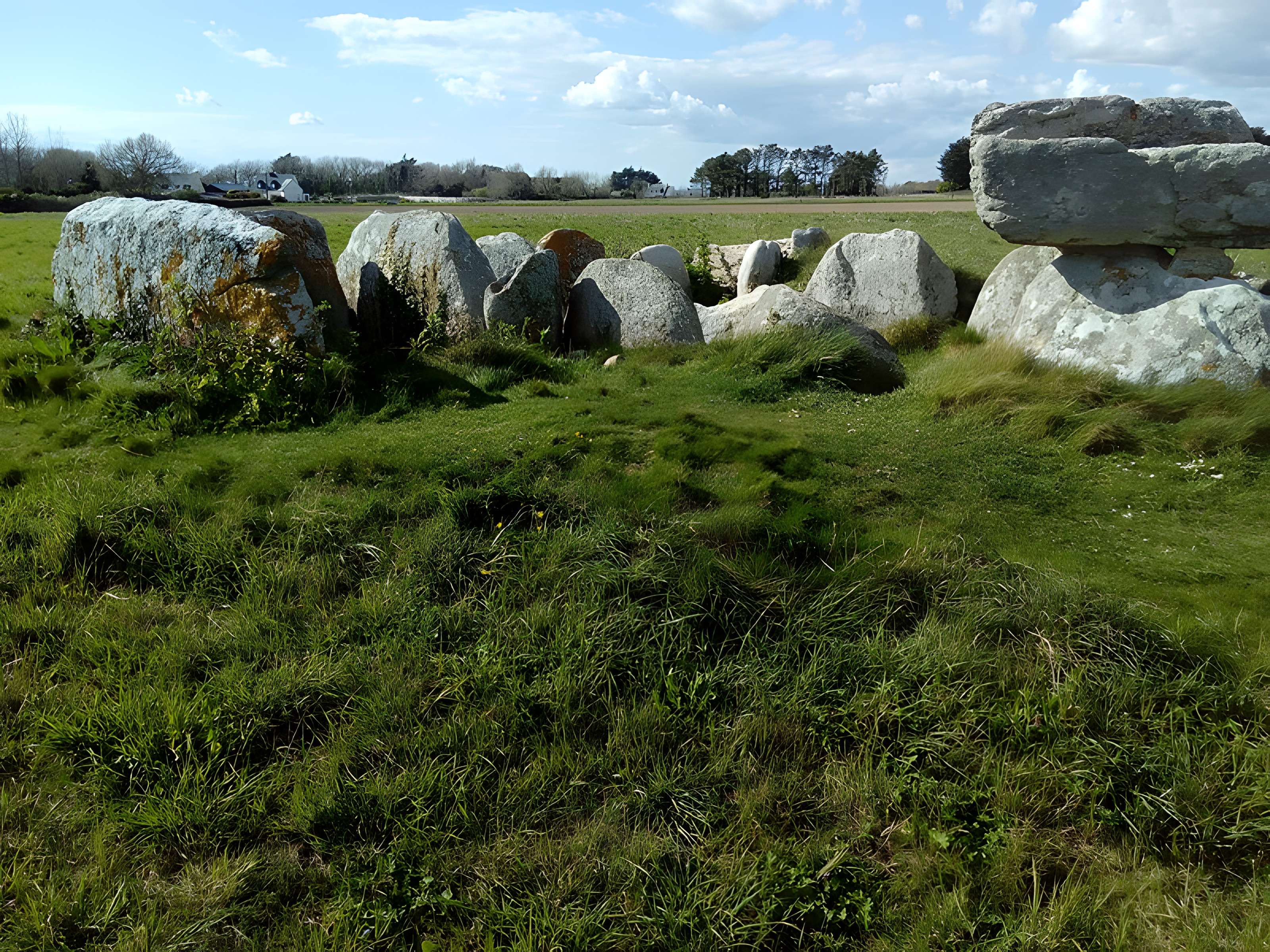Allée couverte de Kerugon à Plomeur