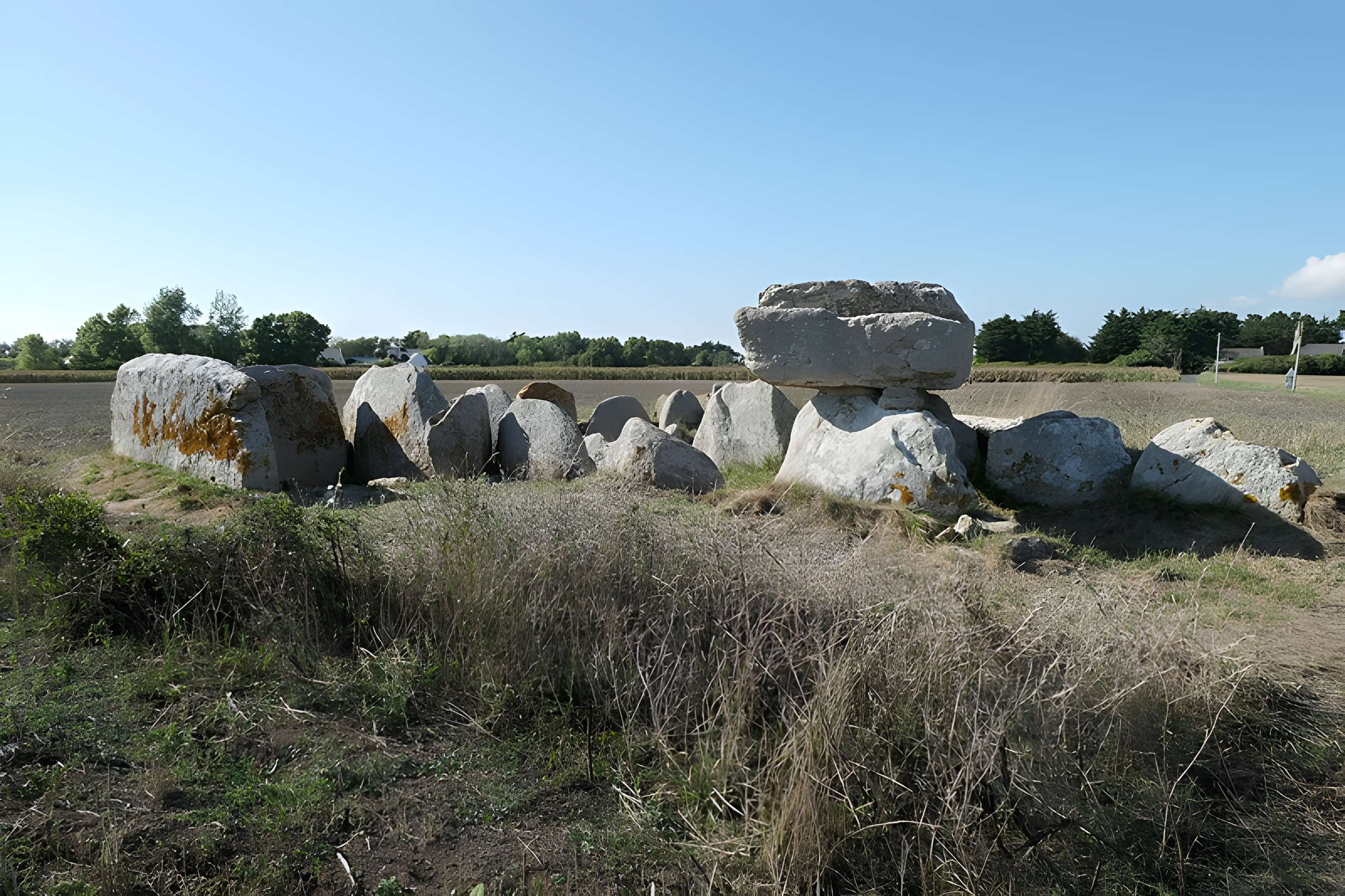 Allée couverte de Kerugon à Plomeur