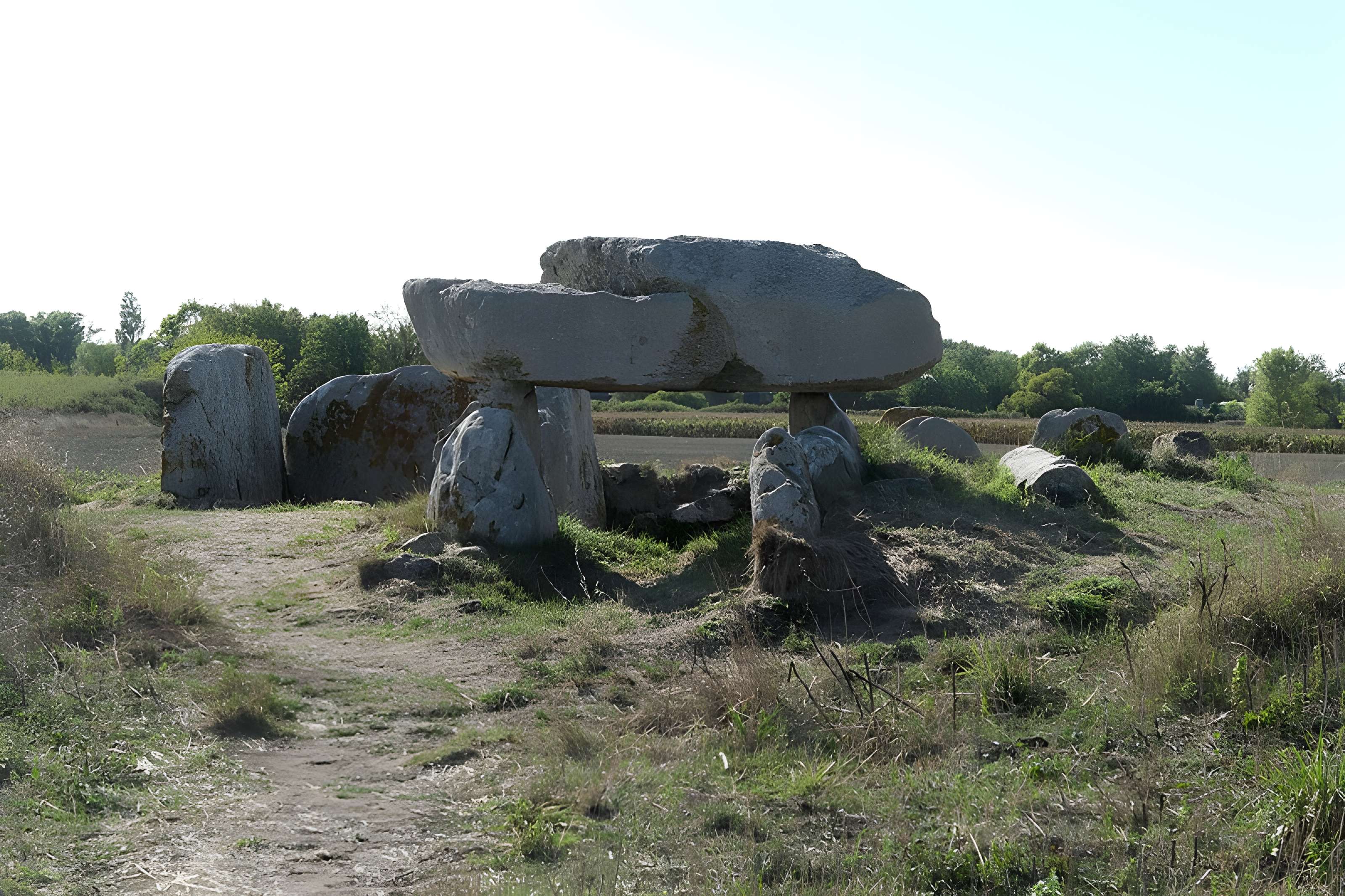 Allée couverte de Kerugon à Plomeur