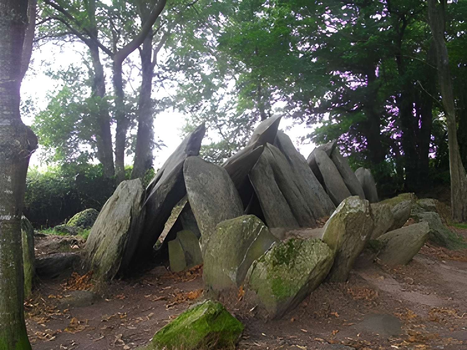 Allée couverte de Lesconil à Poullan-sur-Mer 