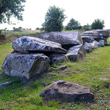 allee couverte de melus a ploubazlanec