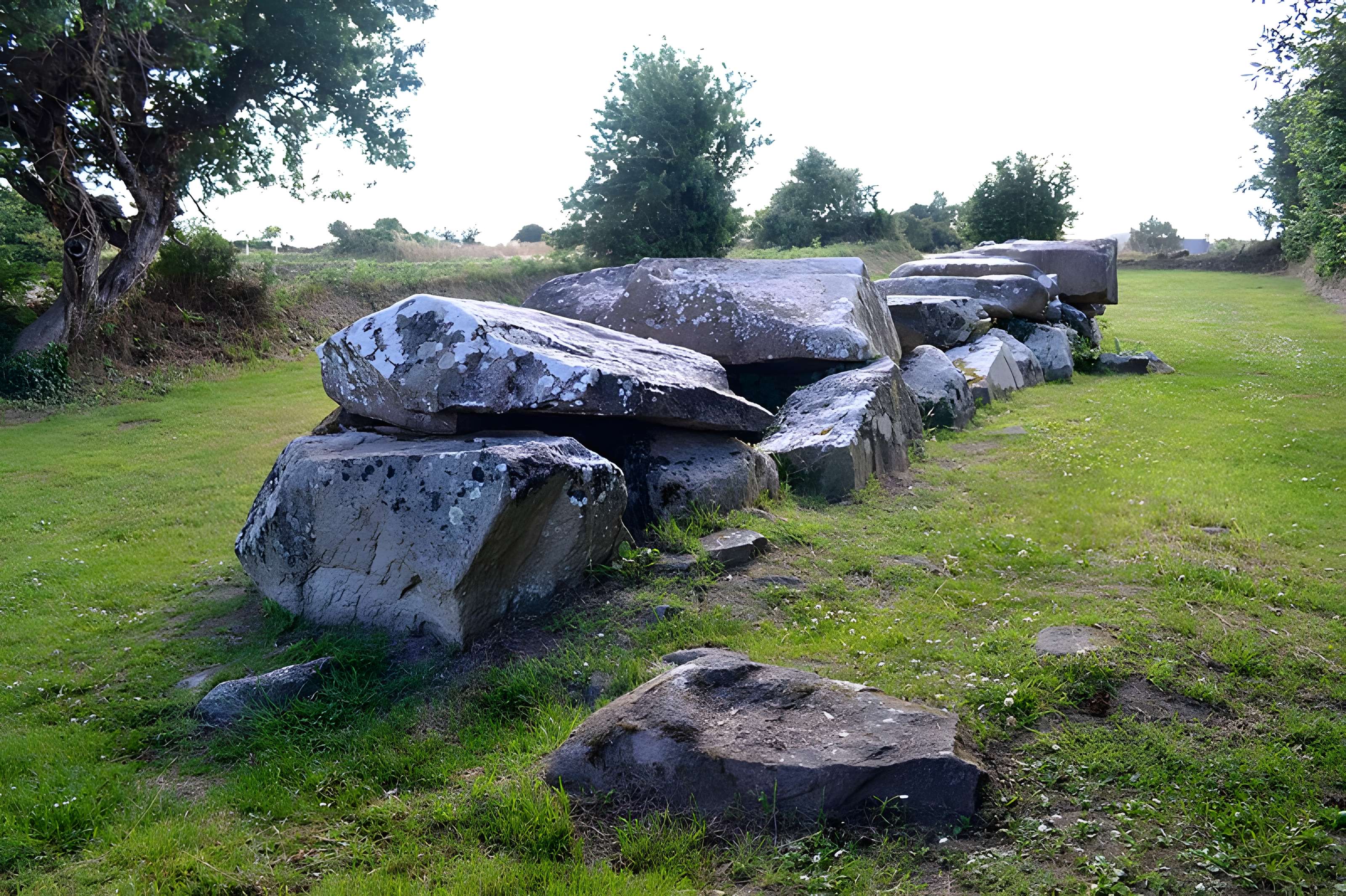 Allée couverte de Mélus à Ploubazlanec