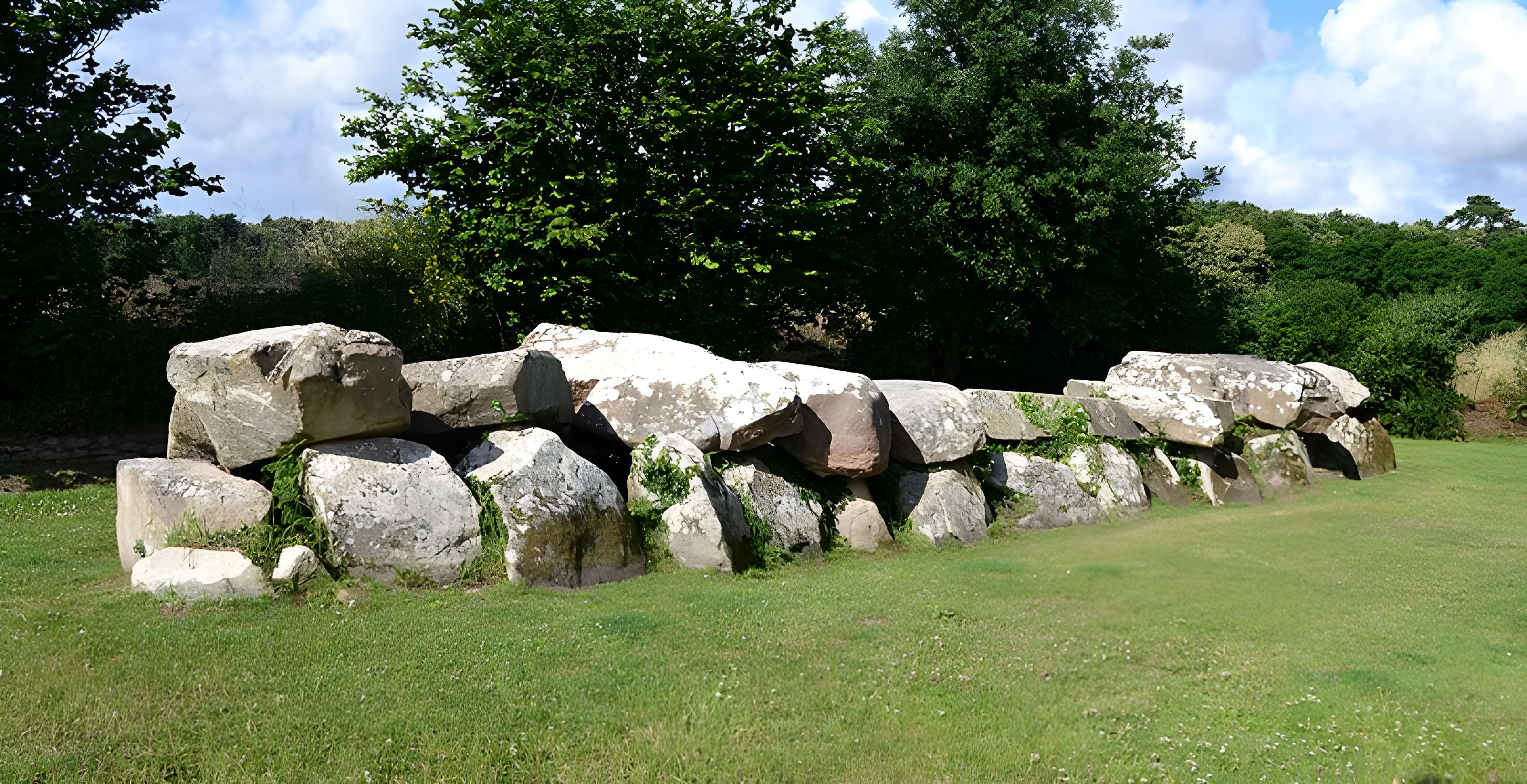 Allée couverte de Mélus à Ploubazlanec