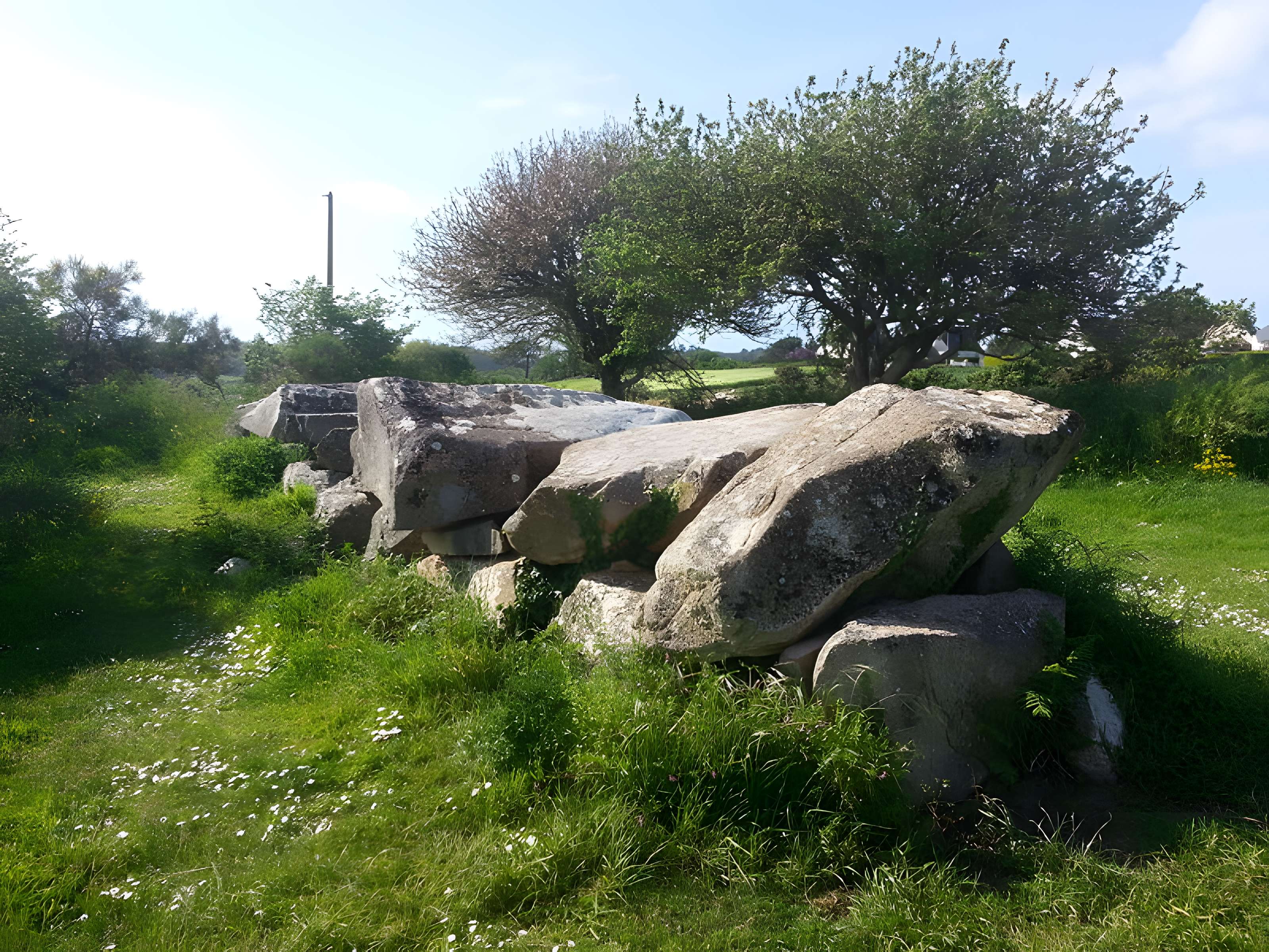 Allée couverte de Mélus à Ploubazlanec