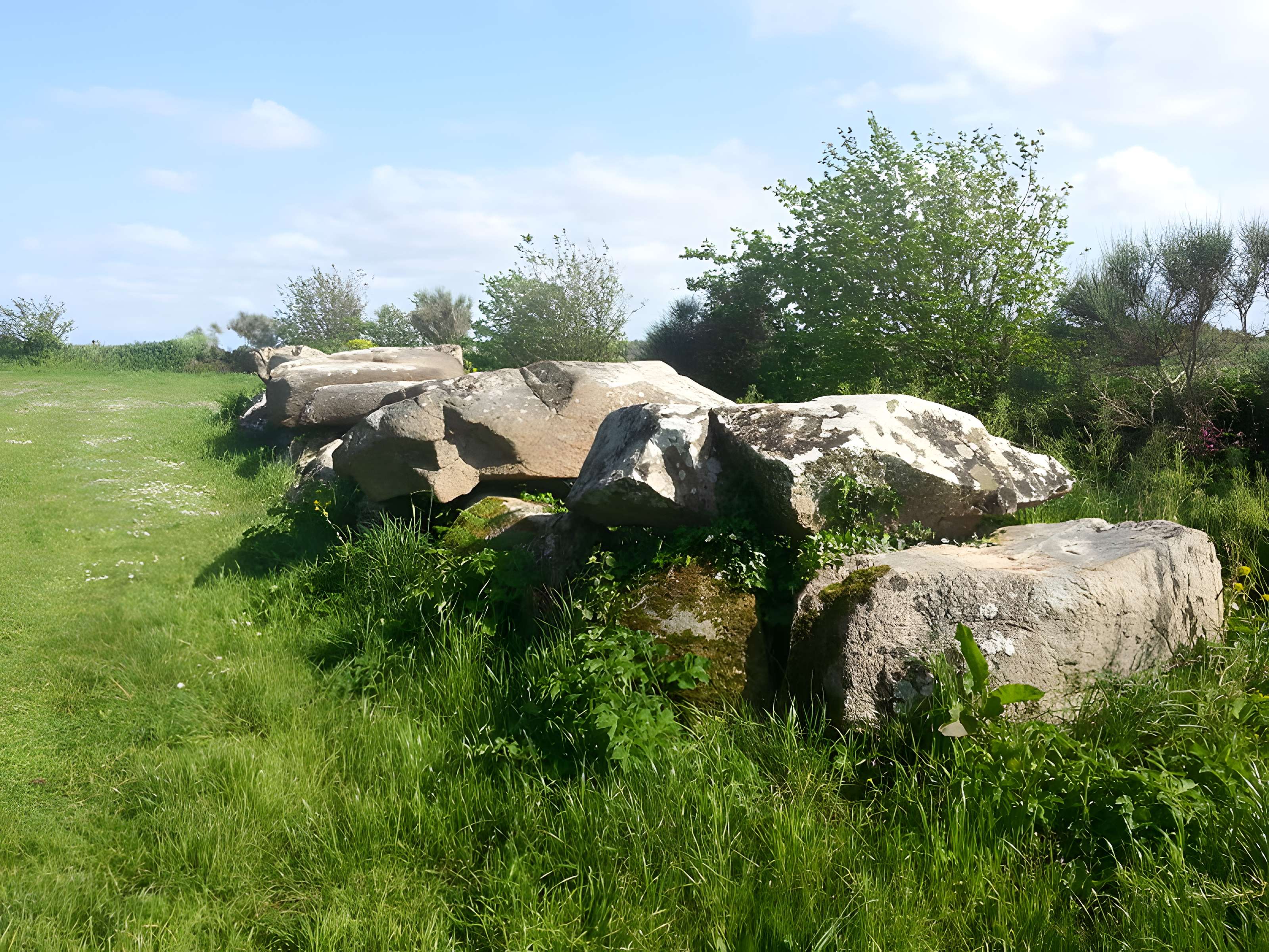 Allée couverte de Mélus à Ploubazlanec