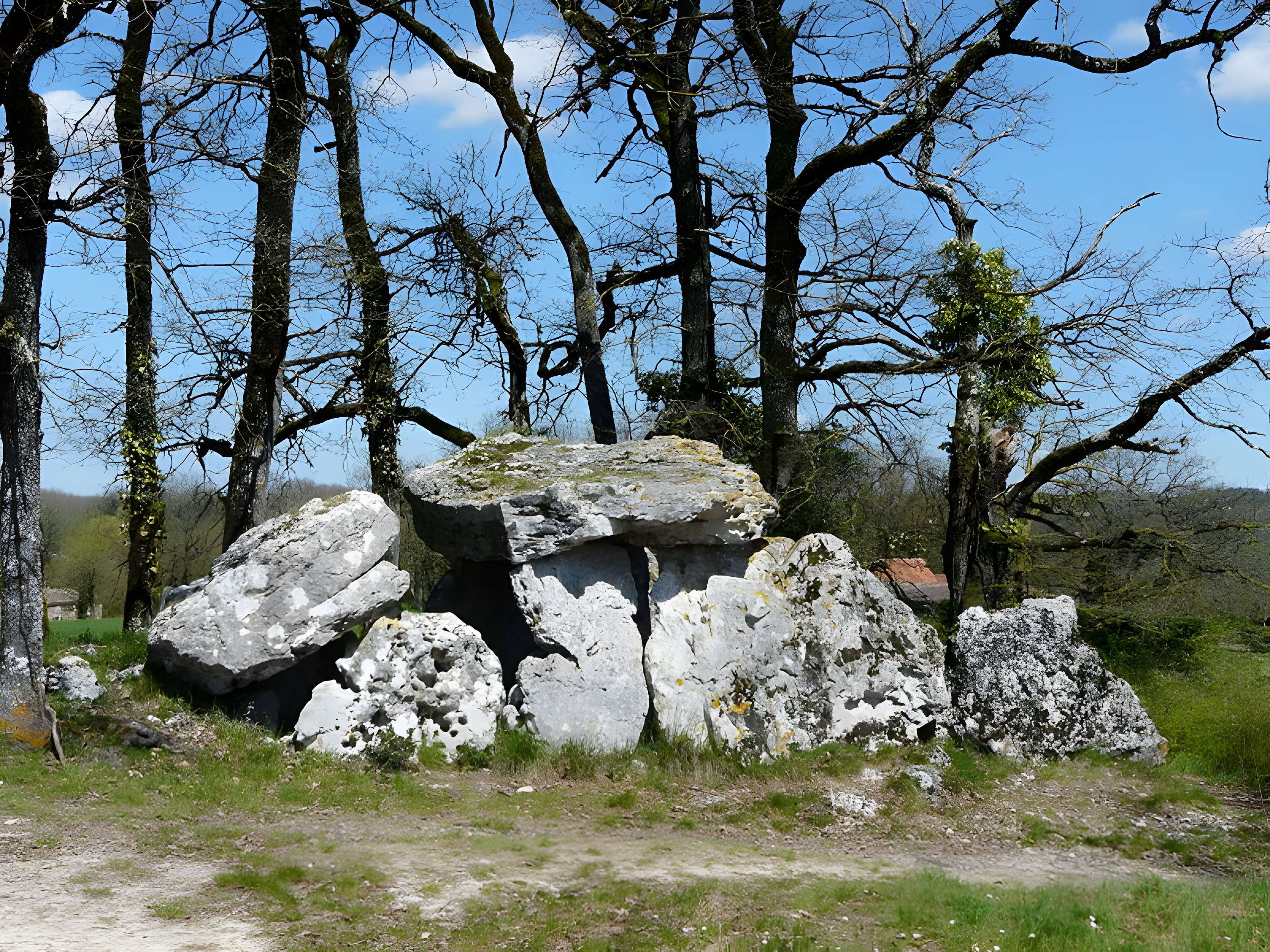 Allée couverte du Blanc de Nojals-et-Clotte 
