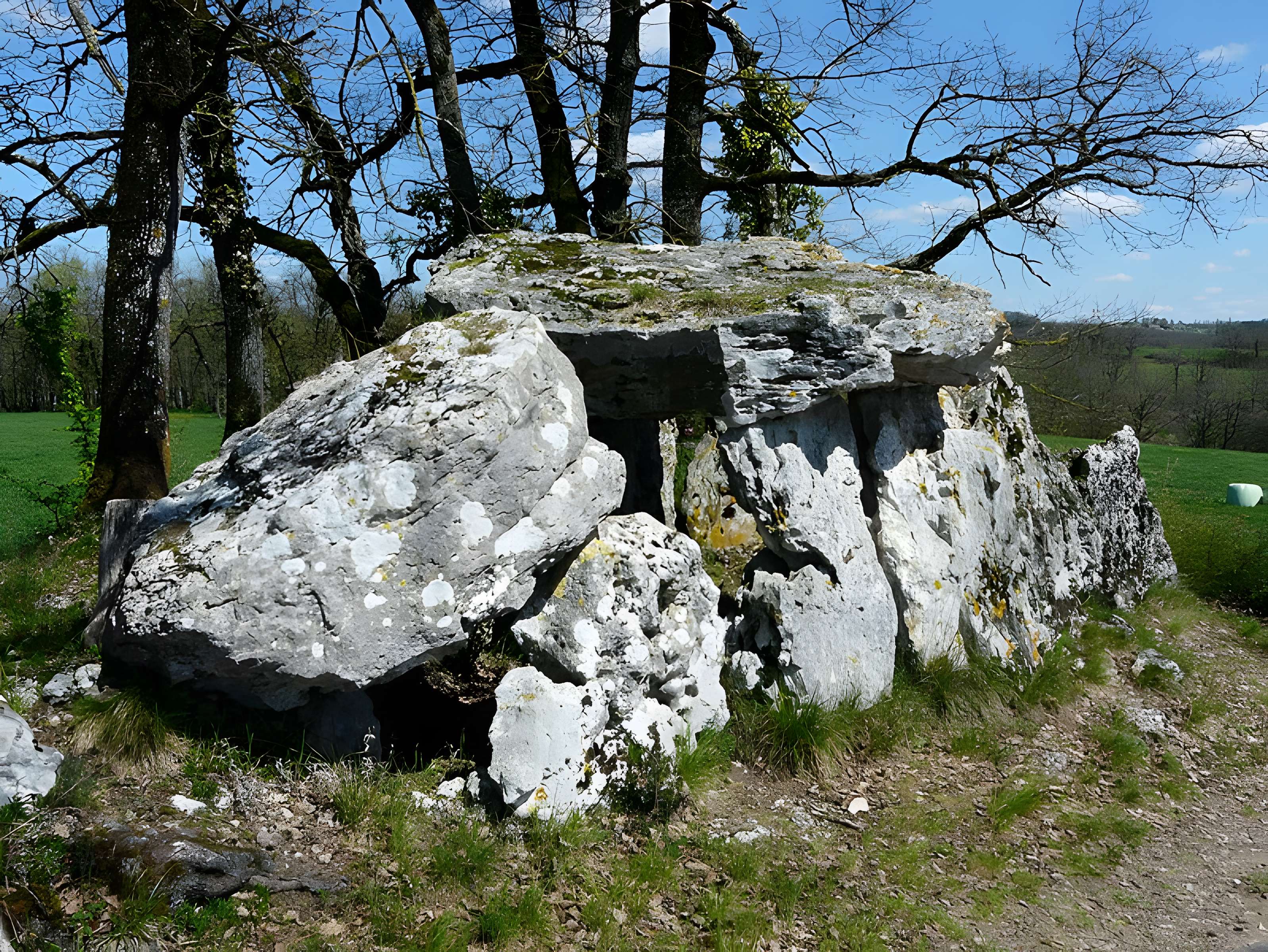 Allée couverte du Blanc de Nojals-et-Clotte