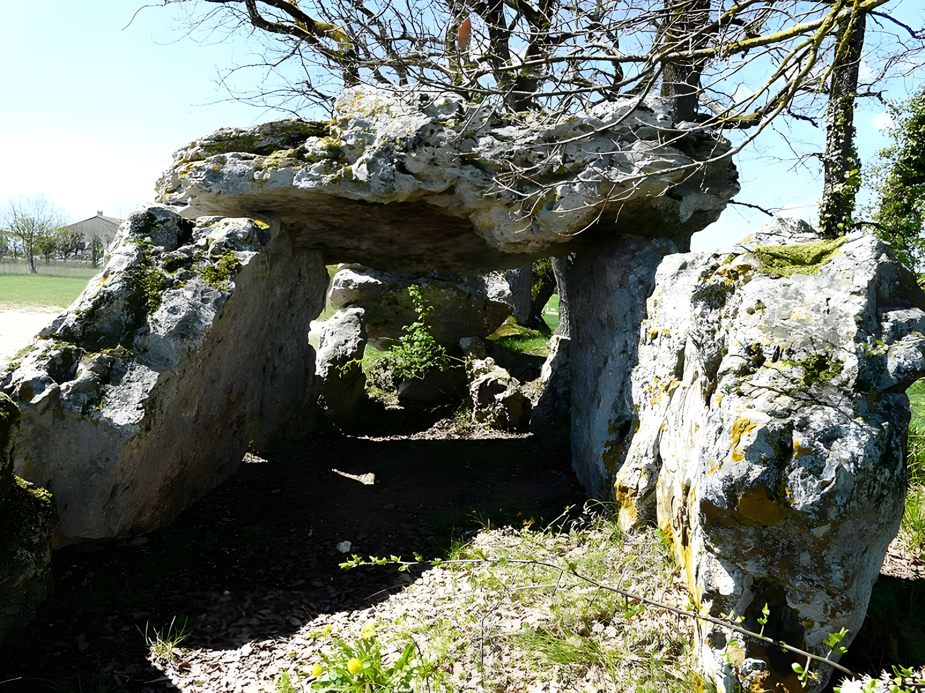 Allée couverte du Blanc de Nojals-et-Clotte