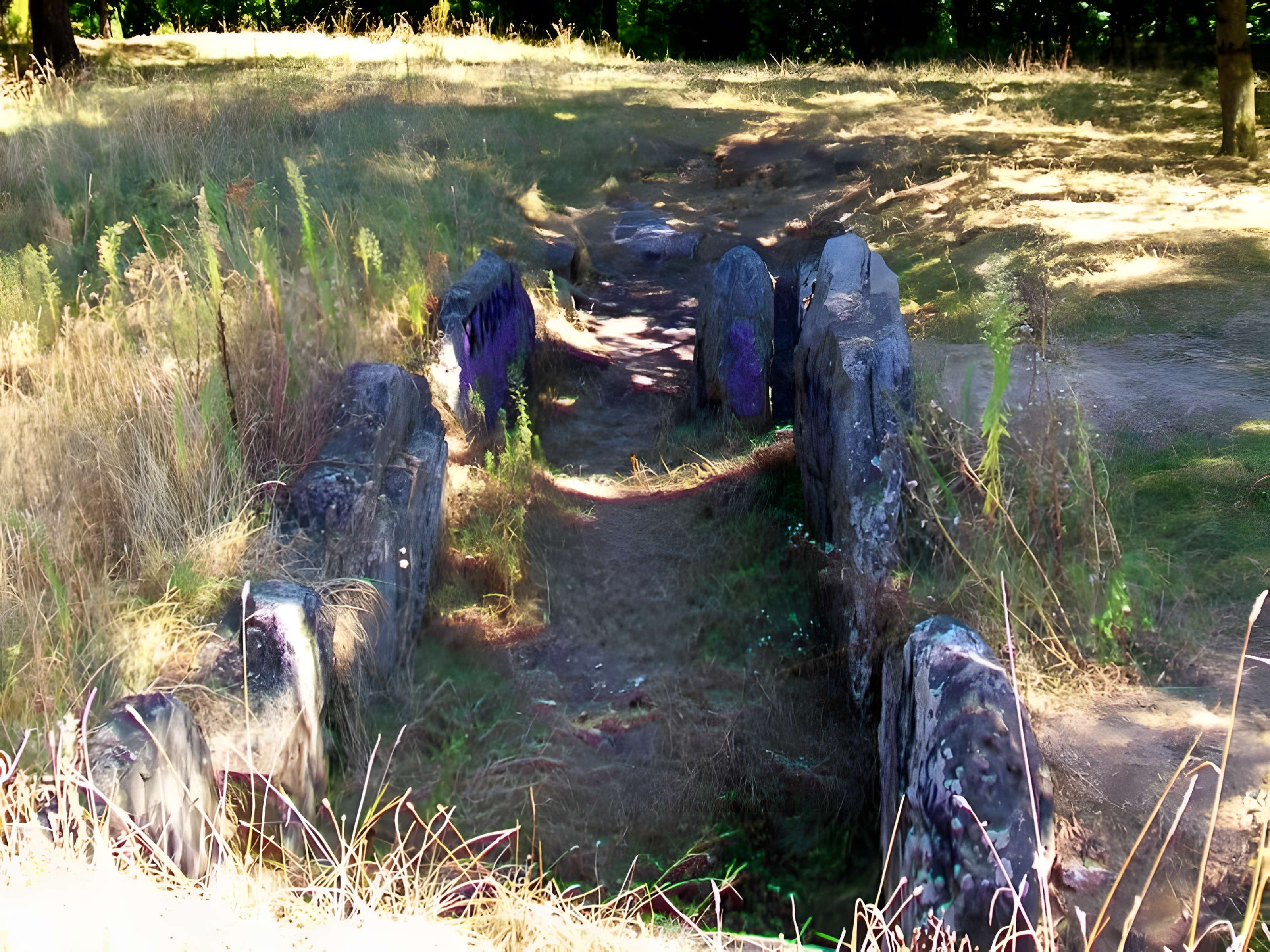 Allée couverte du cimetière aux Anglais à Vauréal