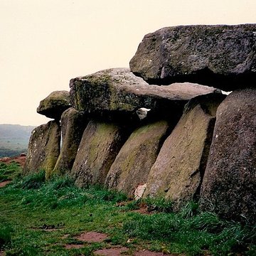 Allée couverte du Mougau-Bihan à Commana