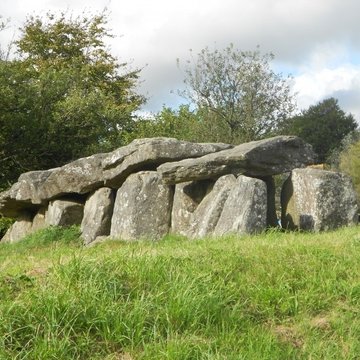 Allée couverte du Mougau-Bihan à Commana