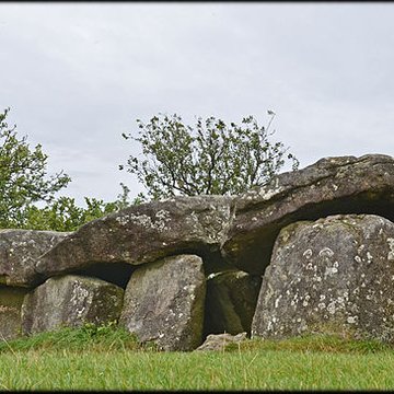 Allée couverte du Mougau-Bihan à Commana