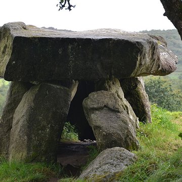 Allée couverte du Mougau-Bihan à Commana