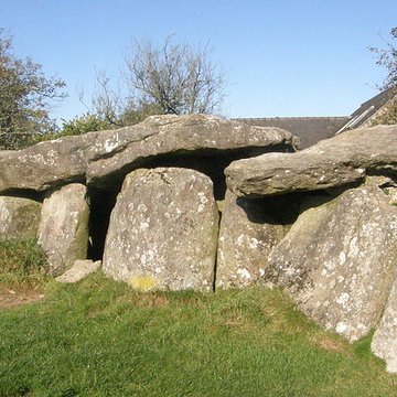 Allée couverte du Mougau-Bihan à Commana