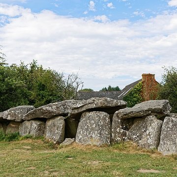 Allée couverte du Mougau-Bihan à Commana
