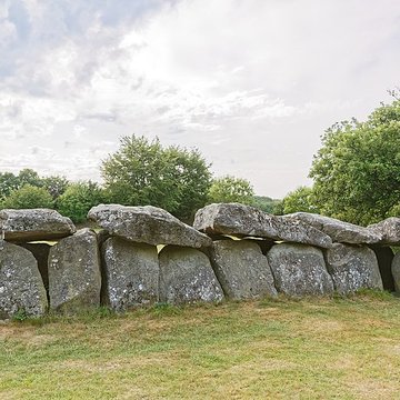 Allée couverte du Mougau-Bihan à Commana