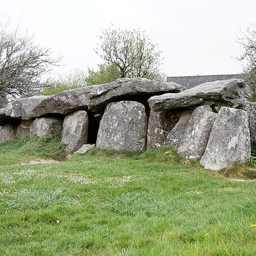 Allée couverte du Mougau-Bihan à Commana