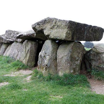 Allée couverte du Mougau-Bihan à Commana