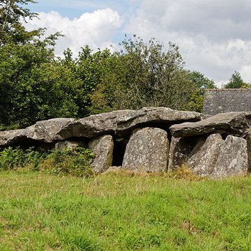 Allée couverte du Mougau-Bihan à Commana