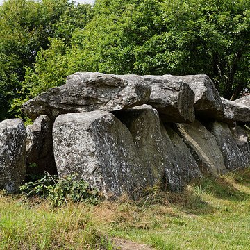 Allée couverte du Mougau-Bihan à Commana