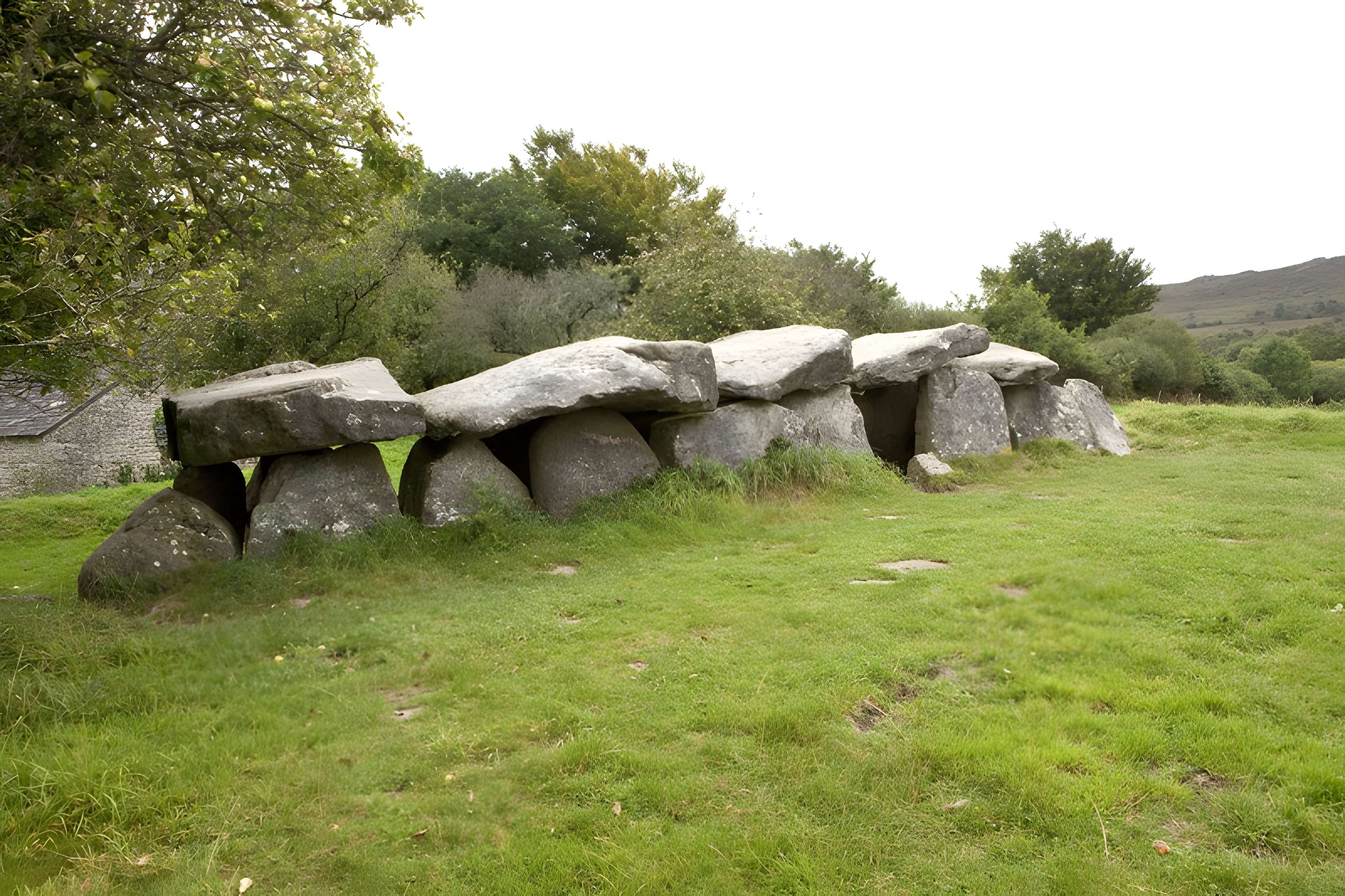Allée couverte du Mougau-Bihan à Commana 