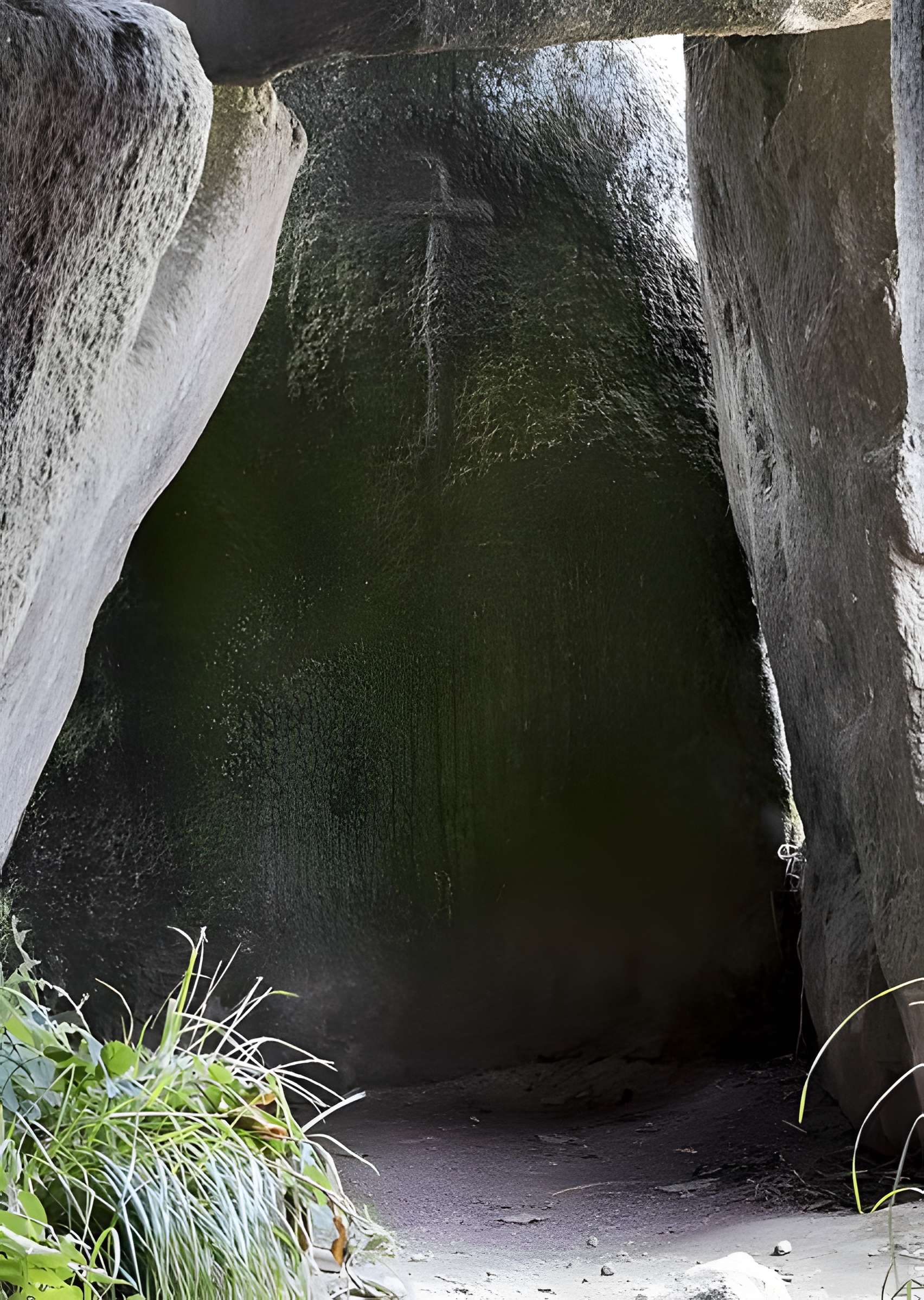 Allée couverte du Mougau-Bihan à Commana