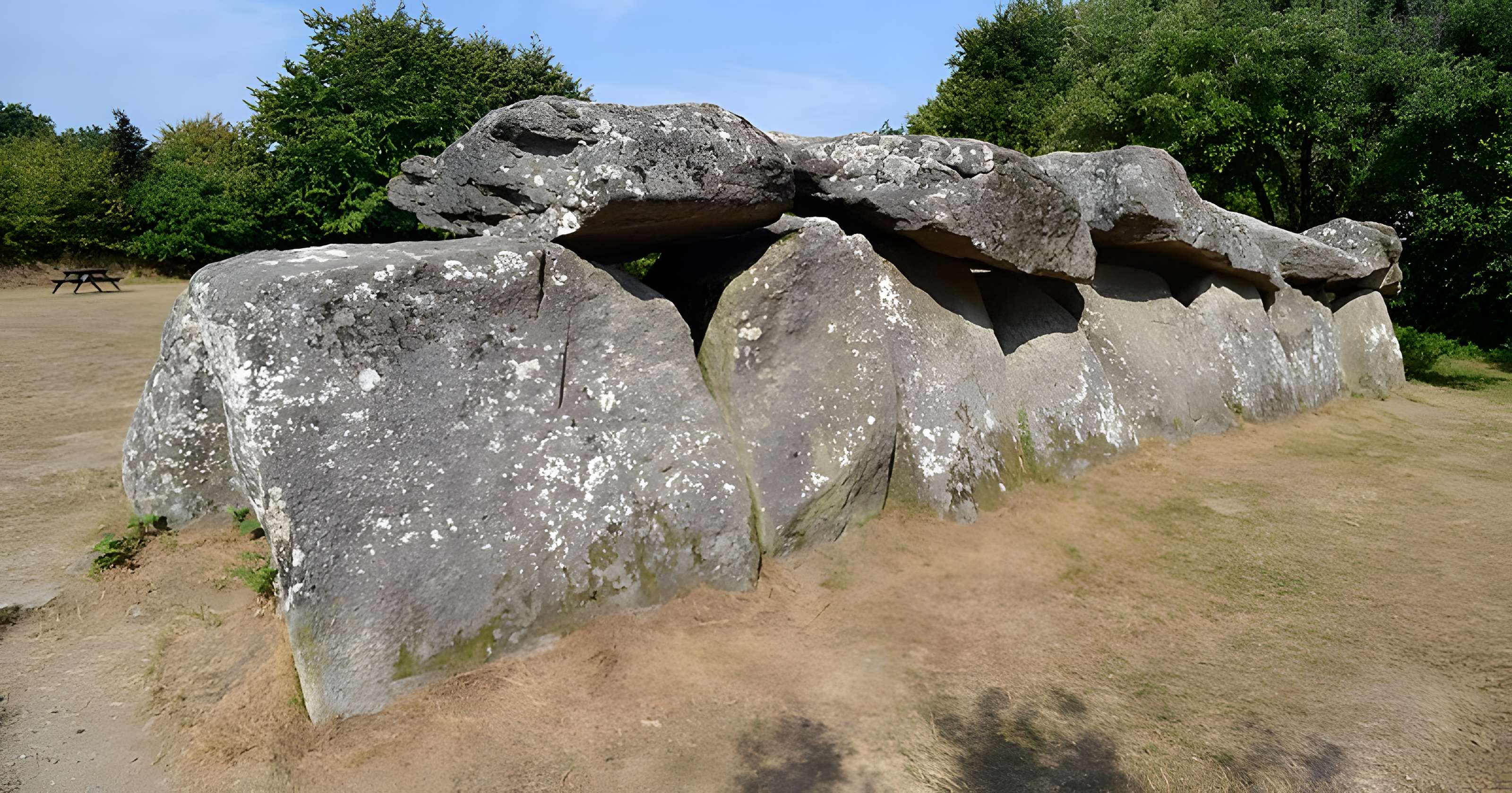 Allée couverte du Mougau-Bihan à Commana