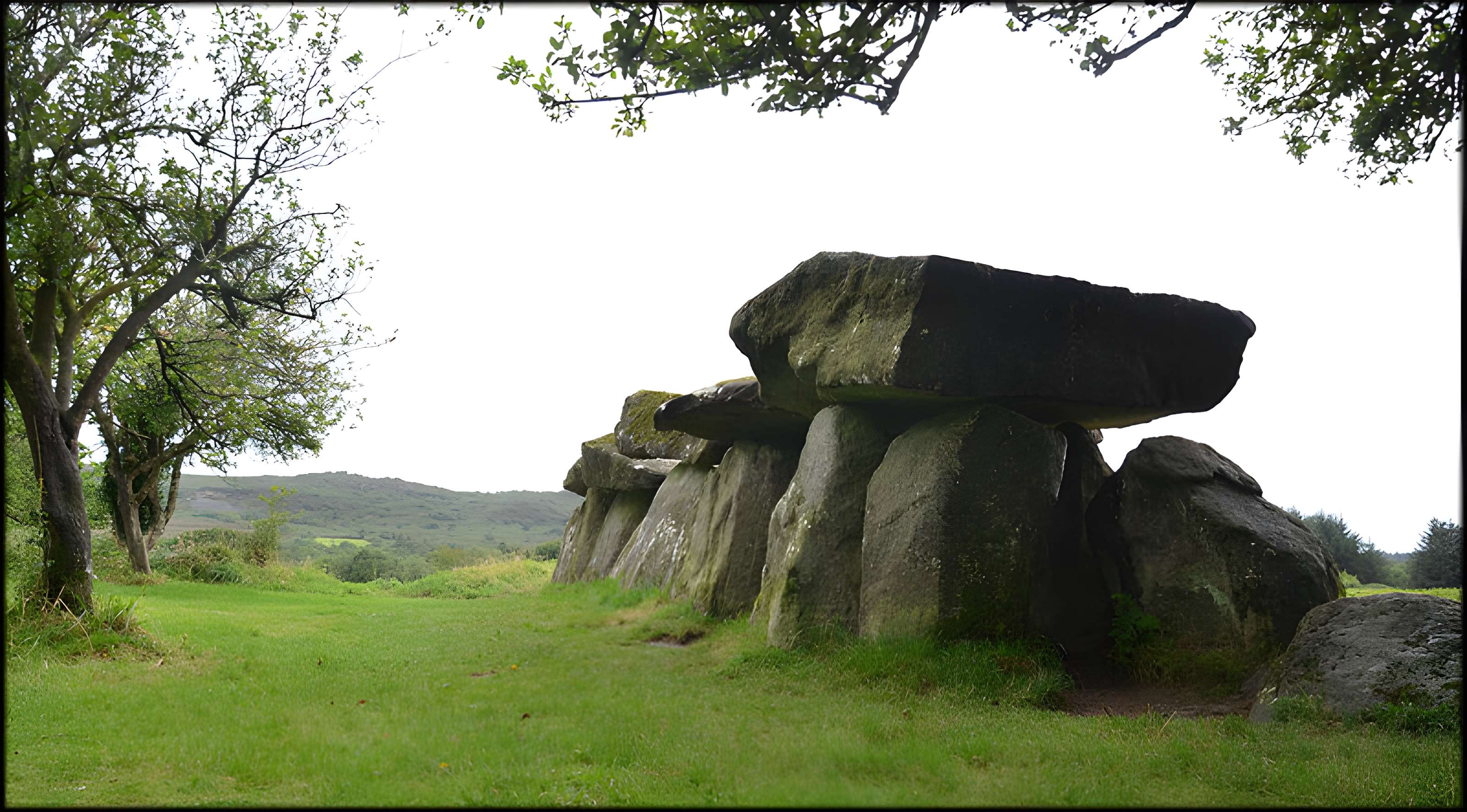 Allée couverte du Mougau-Bihan à Commana